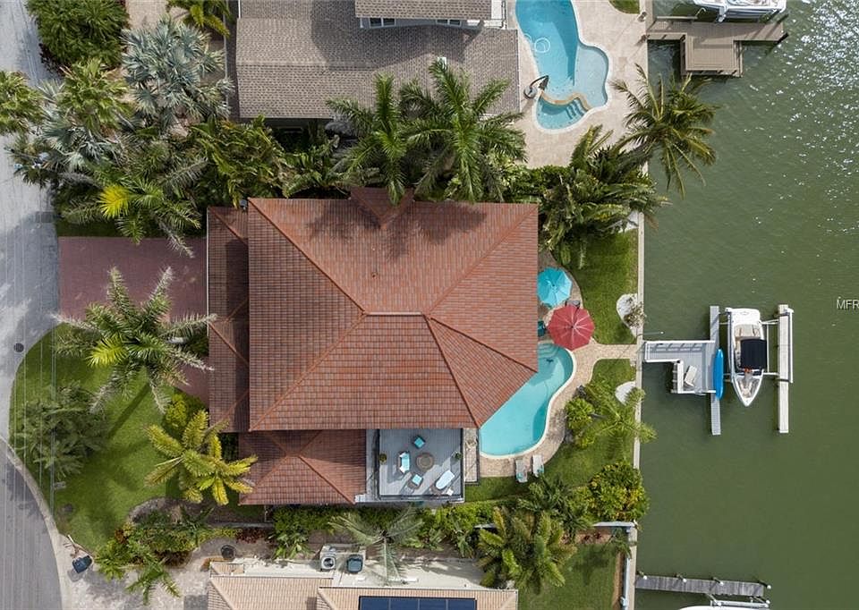 2nd image of 801 Harbor Dr