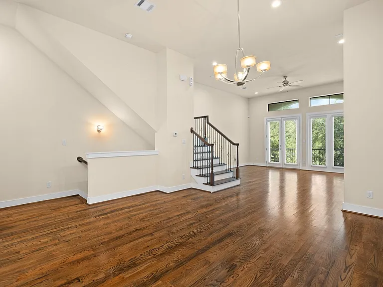 1212 W Dallas St — Photo 12