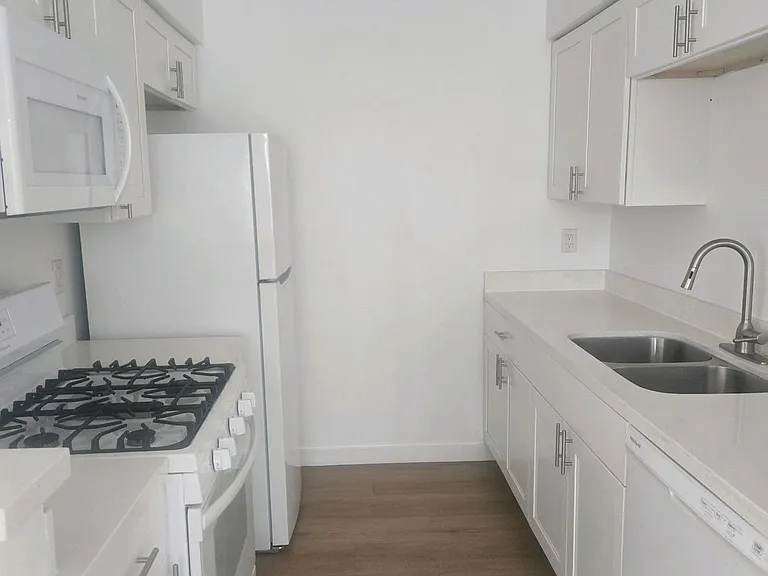 Pico-Wellesley apartments — Photo 6