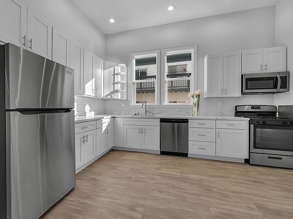 Dishwasher, Over the range microwave, Disposal, 12 FOOT CEILINGS!