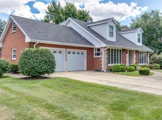 720 Kingsway Ct, Aurora, IL 60506