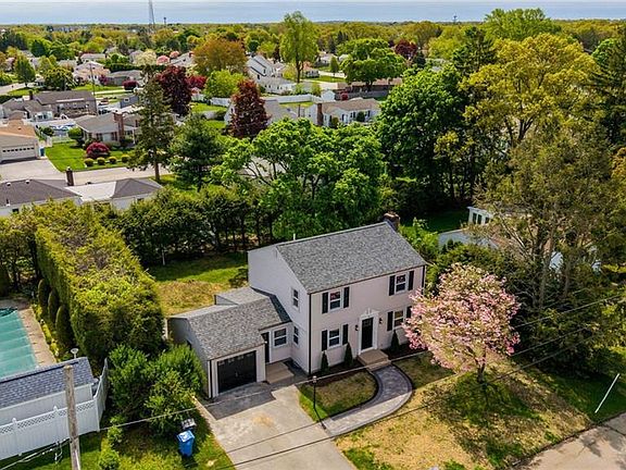 2nd image of 28 Eden Crest Dr