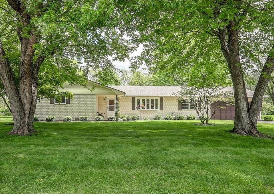 1st image of 690 Carlsbrook Dr