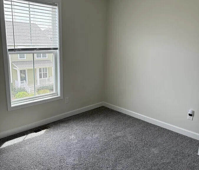 515 John Adams Dr — Photo 32