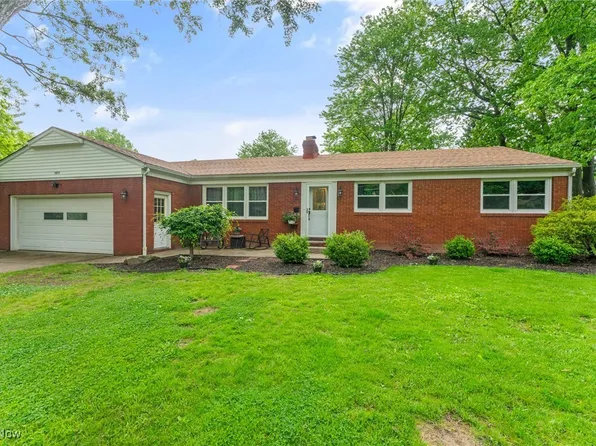 395 Overbrook Dr, Canfield, OH 44406