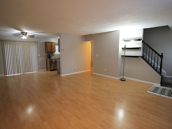 3rd image of 851 W Kensington Ln