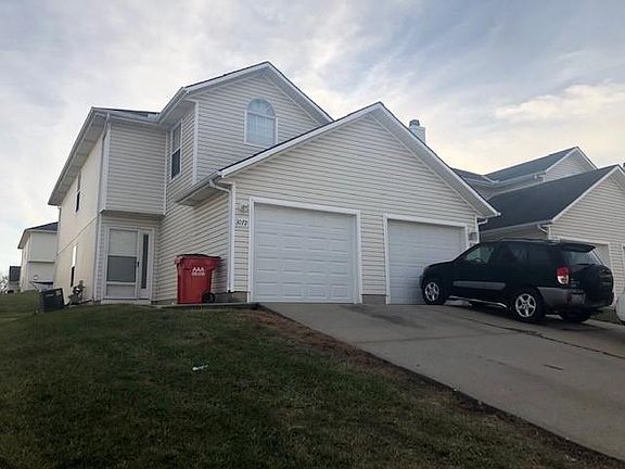 2nd image of 107 NE Dogwood St
