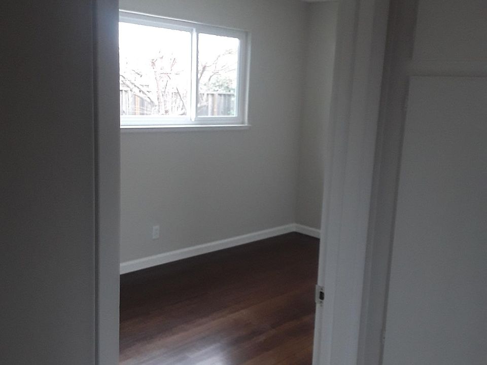 2nd image of 716 Lexington St