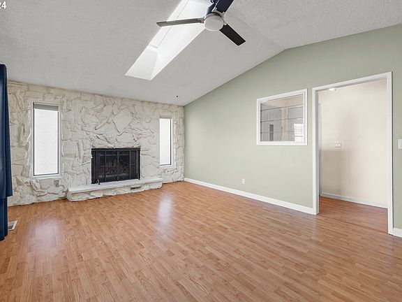 5th image of 2556 SE Cypress St