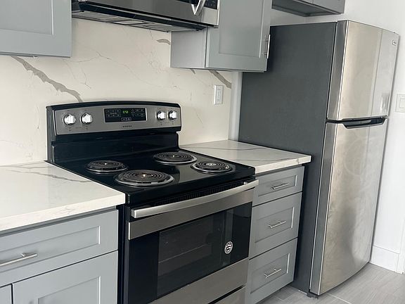 2nd image of 11944 Mayfield Ave APT 305