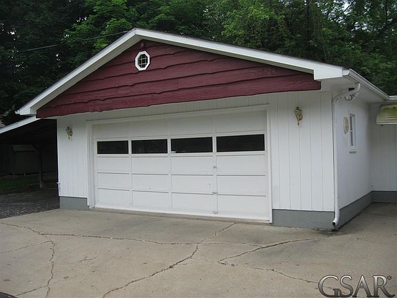 2nd image of 831 Broadway Ave
