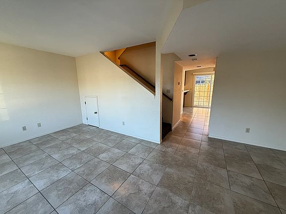 5th image of 1420 Douglas Ave APT 8