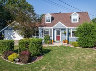 4565 S 68th St, Greenfield, WI 53220