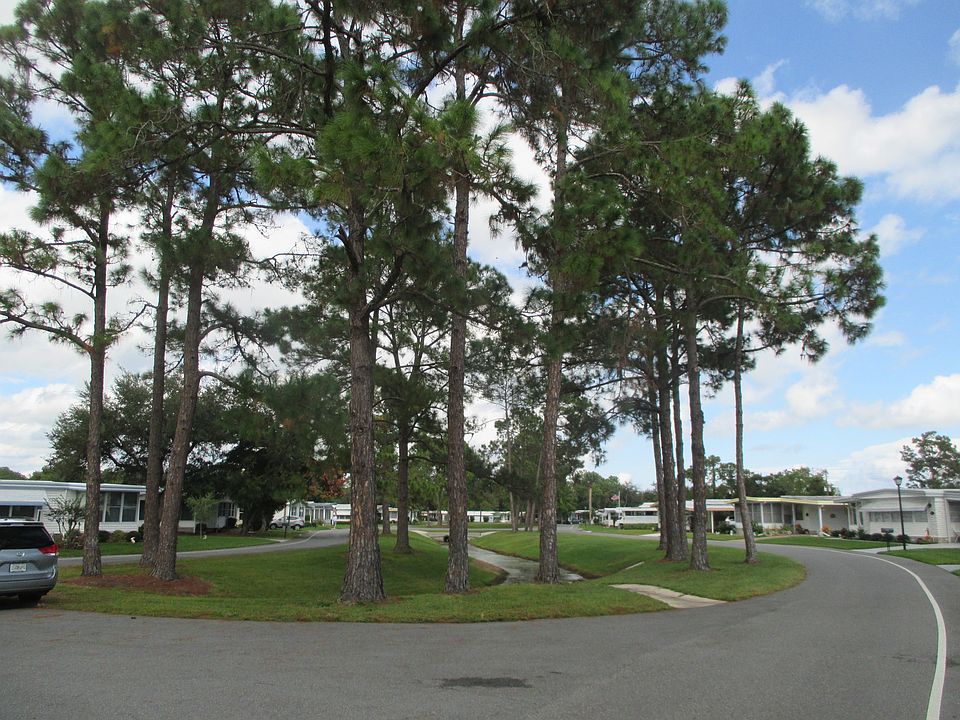 2nd image of 412 Hawthorne Blvd