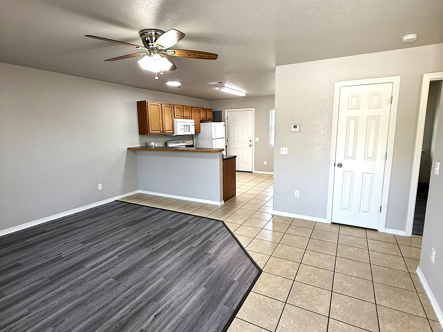 3 bed, 948 sqft, $995 — Photo 2