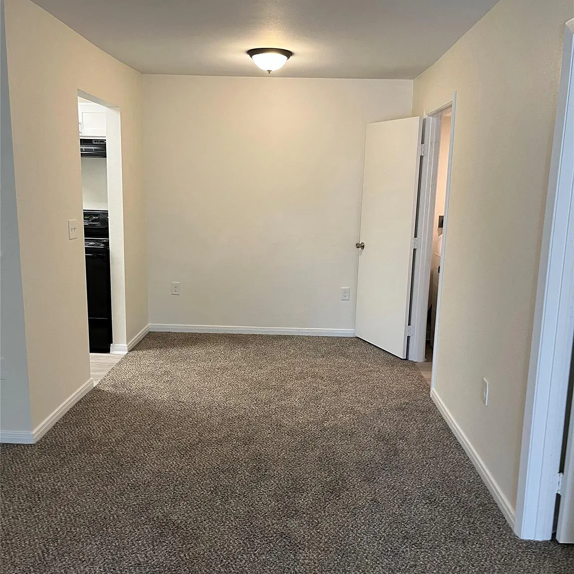 2 bed, 2.0 bath, 1894 sqft, $1,450 — Photo 3