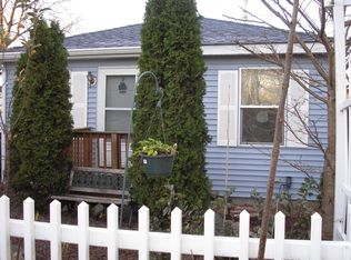 927 W Shore Rd, Warwick, RI 02889