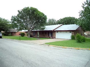 903 Elizabeth, Seguin, TX 78155