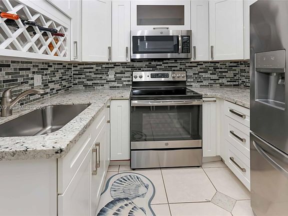 4th image of 1700 Pierce St APT 703