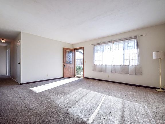 4th image of 152 Hartman Ave