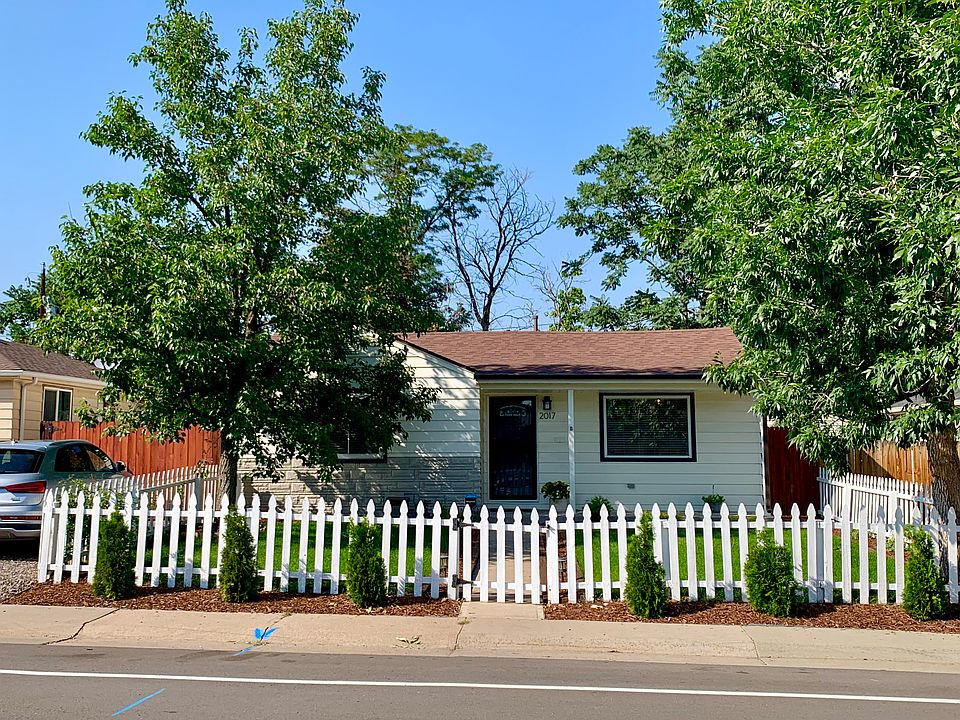 Fully fenced front yard with patio and driveway space