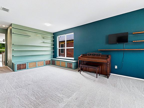 3rd image of 2833 Wakecrest Dr
