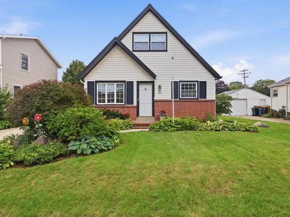 803 S 119th St, West Allis, WI 53214