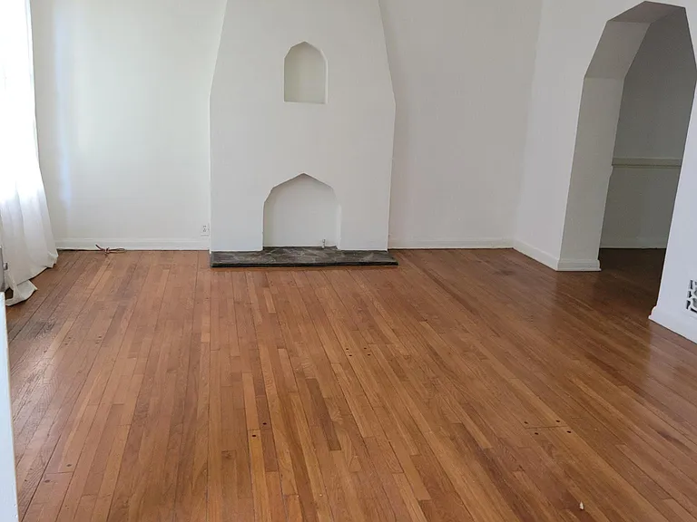 1043 S Orange Grove Ave — Photo 3
