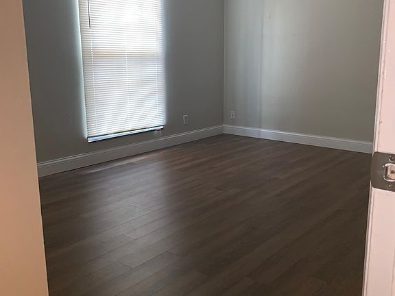 5th image of 5031 N Lakeside Pl APT 106
