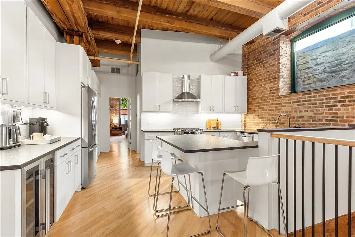 2 bed, 2.5 bath, 1740 sqft, $4,650 — Photo 4