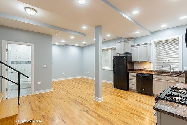 1st image of 1730 N Maplewood Ave #102