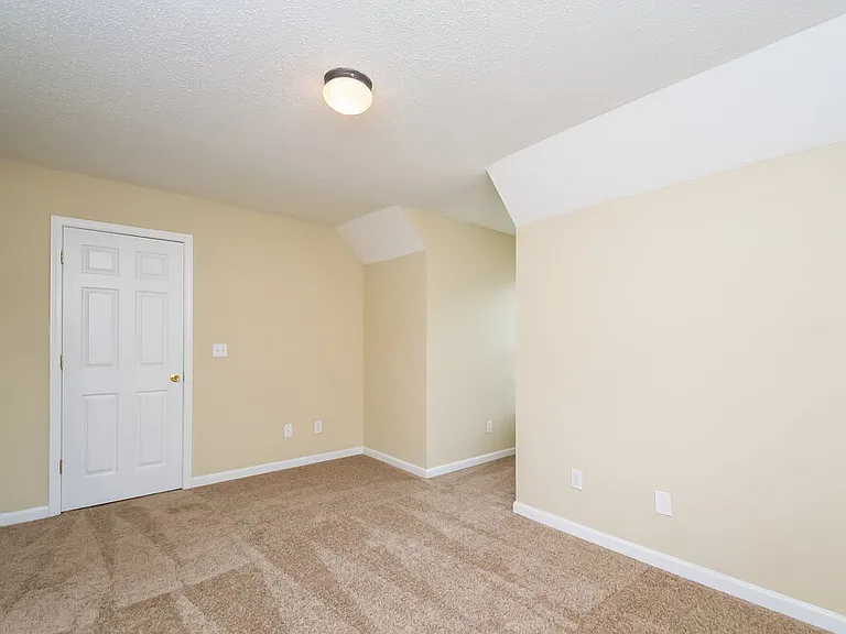 19 Colonial Way — Photo 10