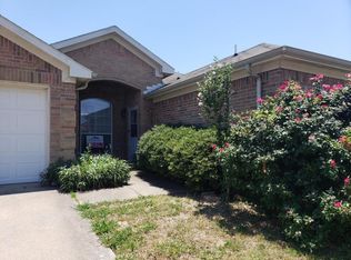 322 Kingfisher Ln, Arlington, TX 76002
