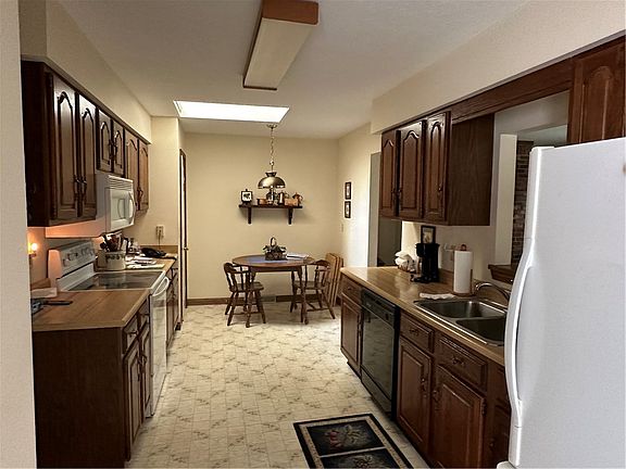 5th image of 3916 Greenway Dr #13