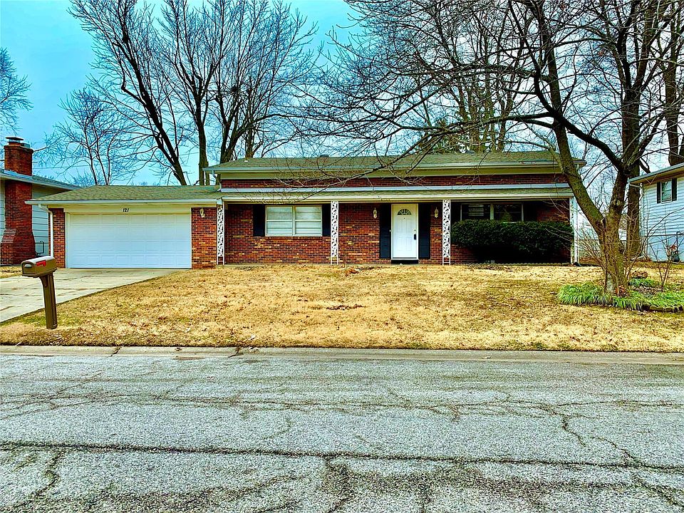 1st image of 121 Chateau Dr