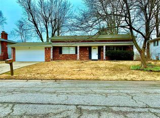 121 Chateau Dr, Fairview Heights, IL 62208