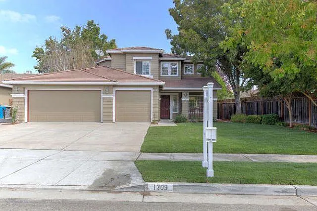 1309 Pheasant Dr photo 1