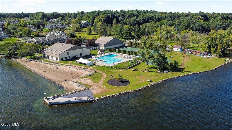 3rd image of 3 Beach Court