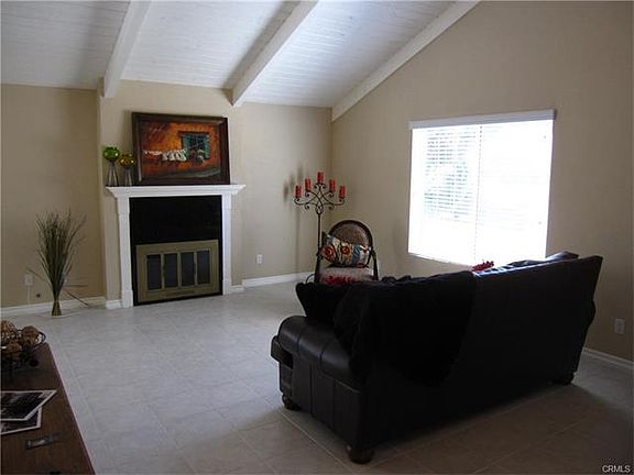 3rd image of 1554 E Powell Ln
