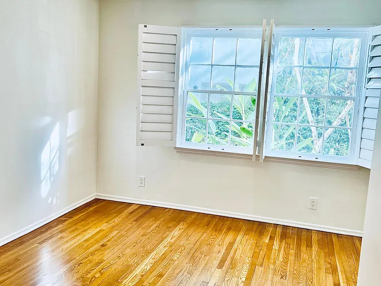 1256 Devon Ave — Photo 11
