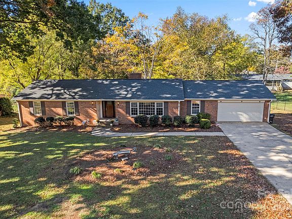 3rd image of 417 Wake Dr