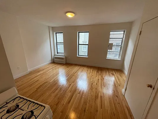 Rented by Array Property Group LLC  | media 8
