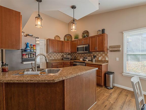 3rd image of 31261 Willow Ct
