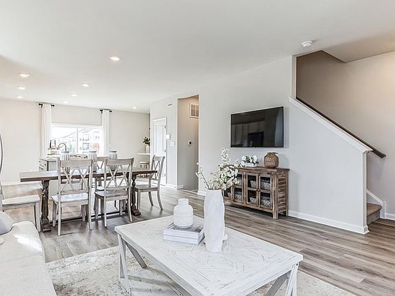 4th image of 244 Macoun Way