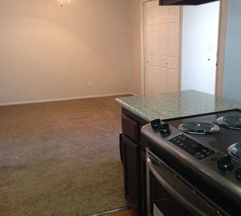 4th image of 107 Hoxsie Ct #A