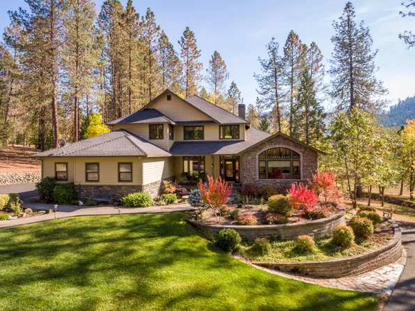 1068 Placer Rd, Wolf Creek, OR 97497