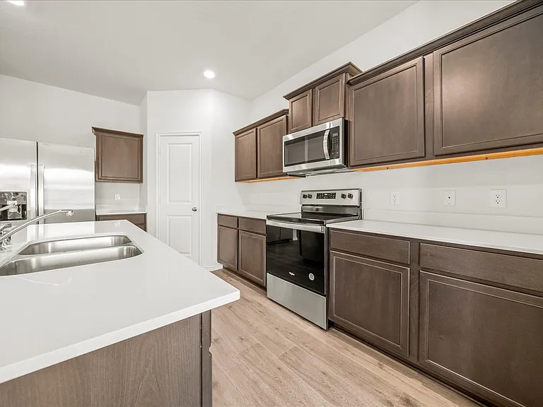 1532 Skyline Dr — Photo 4