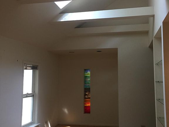 2nd image of 1623 N Sedgwick St APT 2R