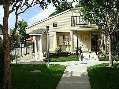 Seville Apartments — Photo 17