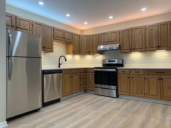 2nd image of 527 W Eastman St